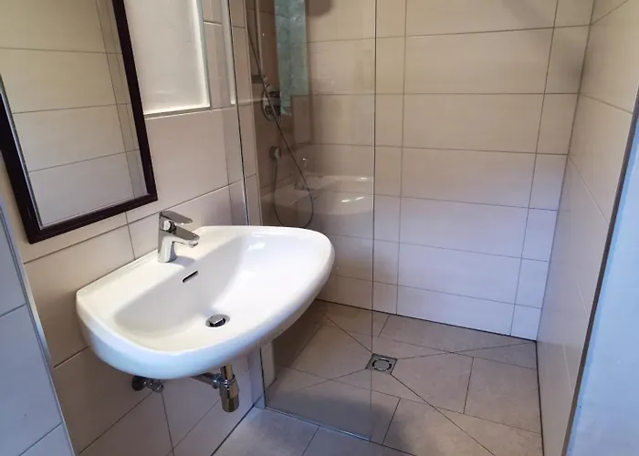 Nyaraló Urlaub Frueher Bei Oma - Alte Schule